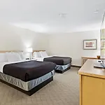 Travelodge Hotel By Wyndham Saskatoon