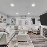 Saskatoon 5 Bedroom-Big Gatherings-Patio-Bbq-Games Room