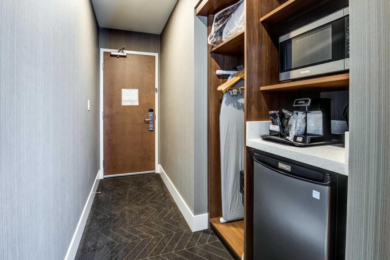 Sandman Signature South 4*