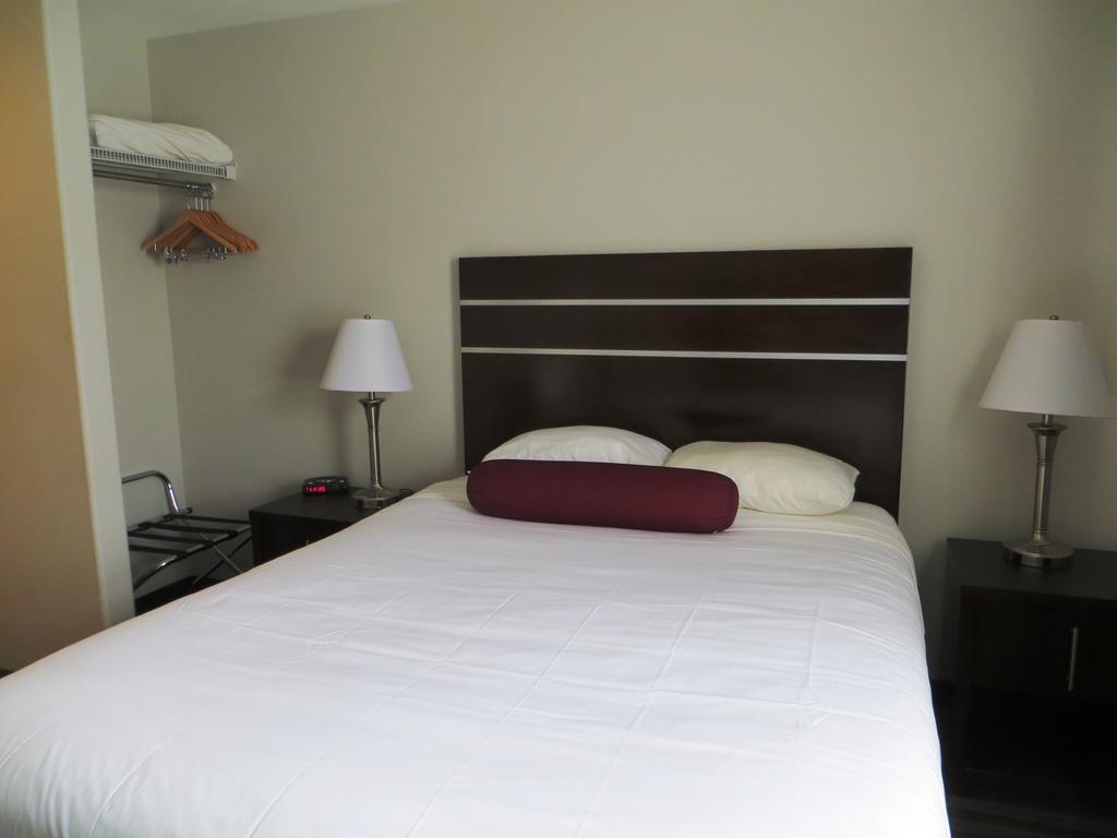 Super 8 By Wyndham Near Downtown Hotel 3*
