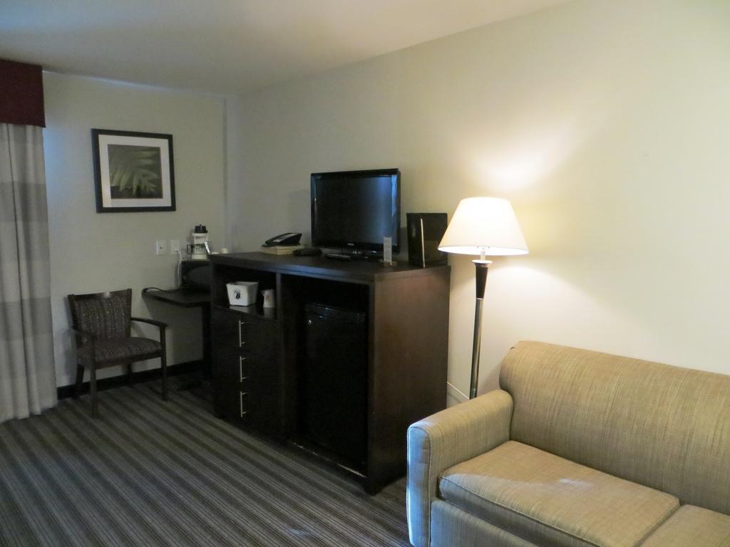 Super 8 By Wyndham Near Downtown Saskatoon
