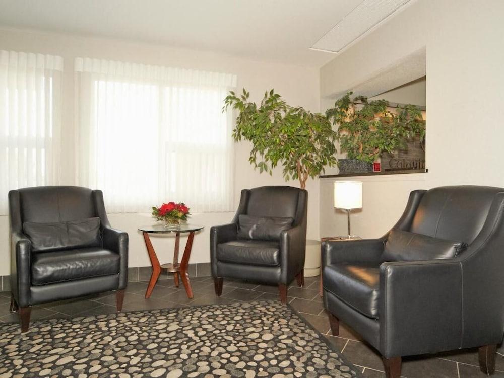 Colonial Square & 3* Saskatoon
