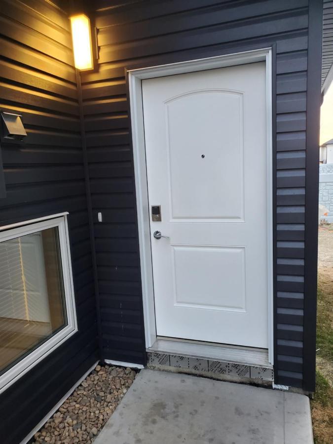 2 Bedroom Modern Apartment. Away From Home!