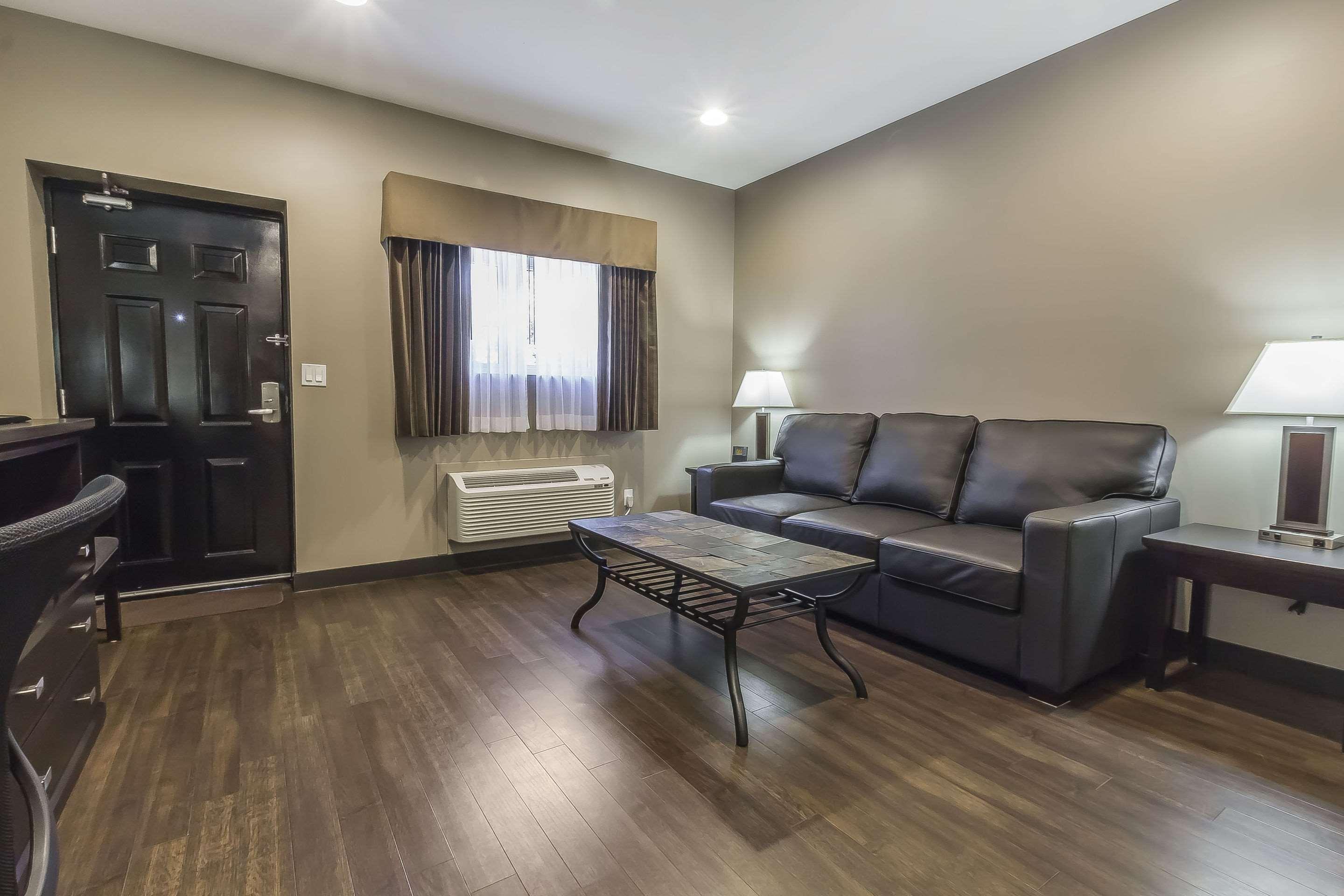Quality And 3* Saskatoon