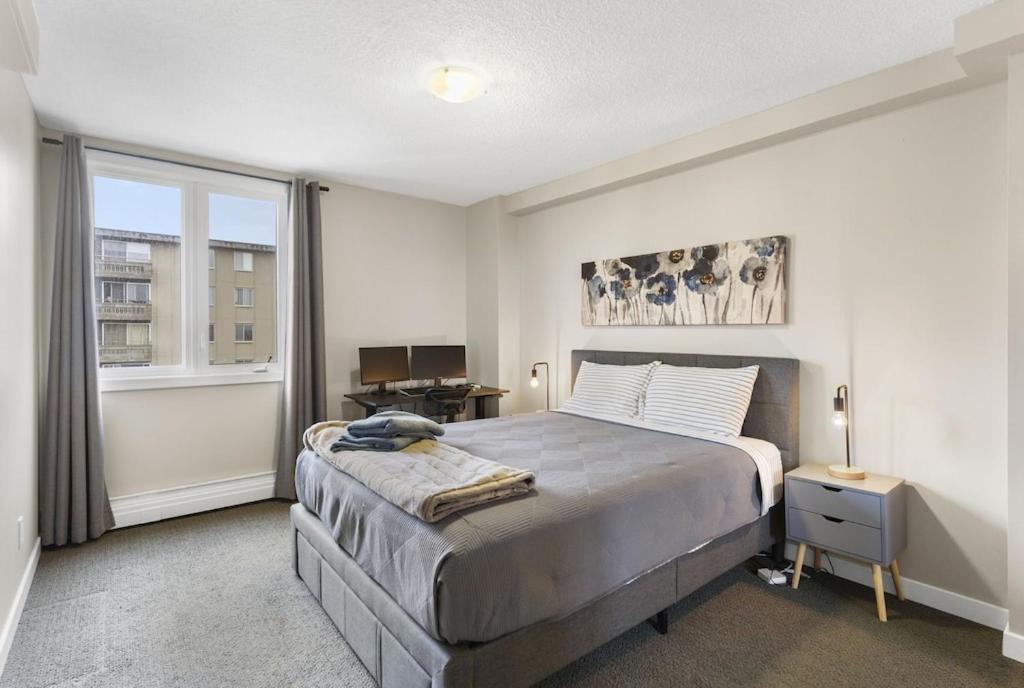 Apartment Newly Renovated 2 Bedroom Downtown *