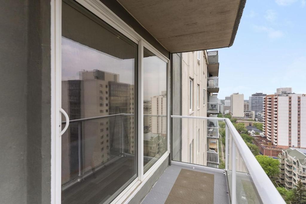 Newly Renovated 2 Bedroom Downtown