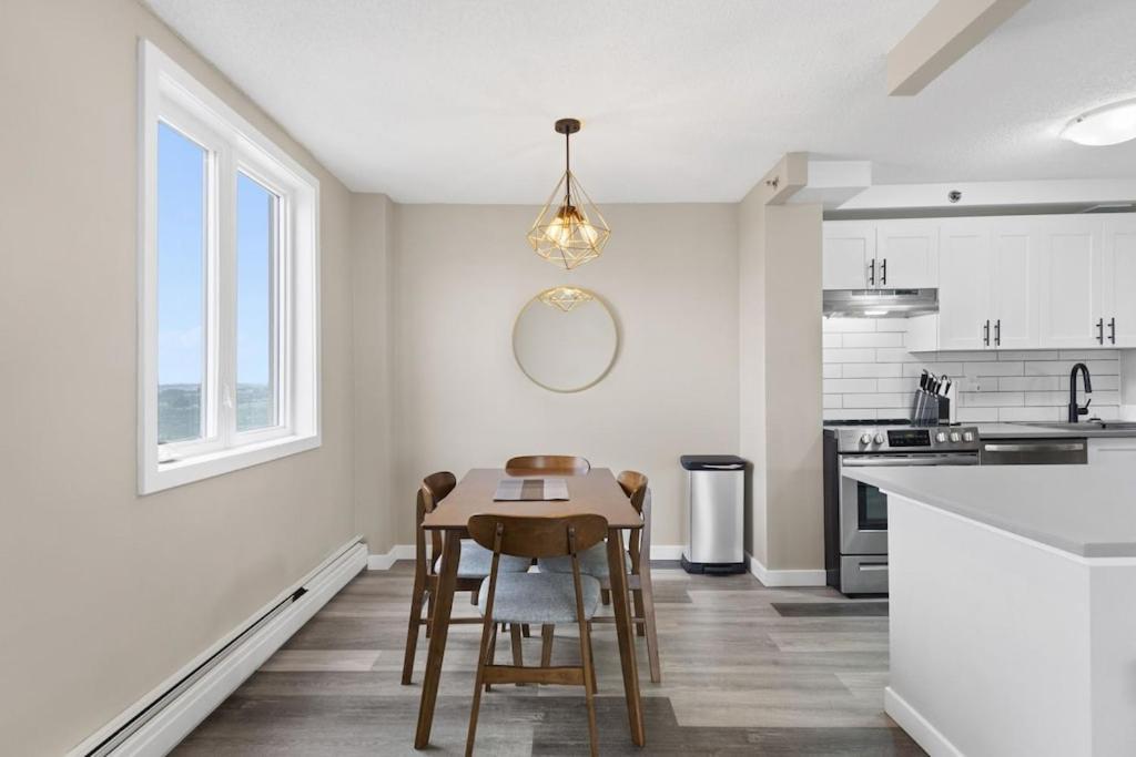Newly Renovated 2 Bedroom Downtown *