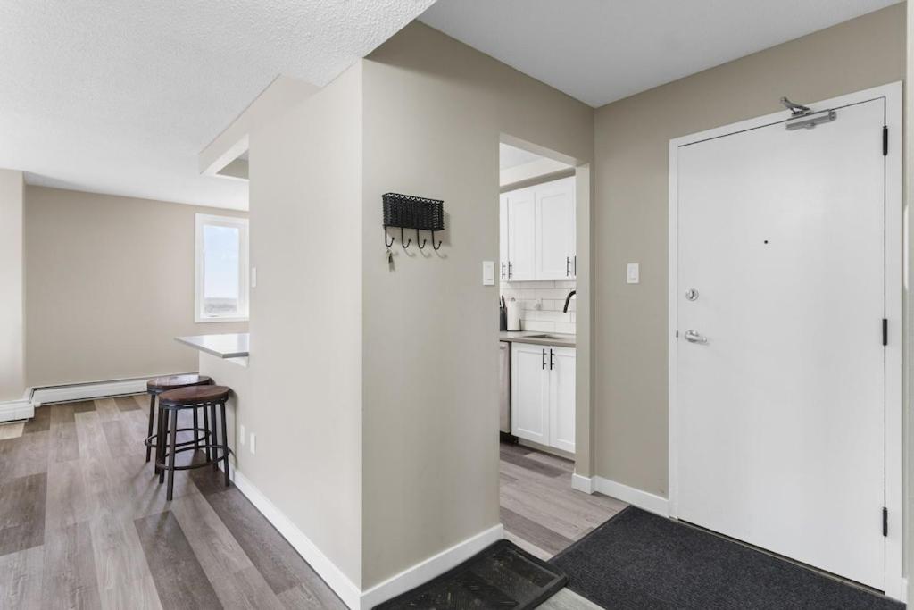 Newly Renovated 2 Bedroom Downtown *