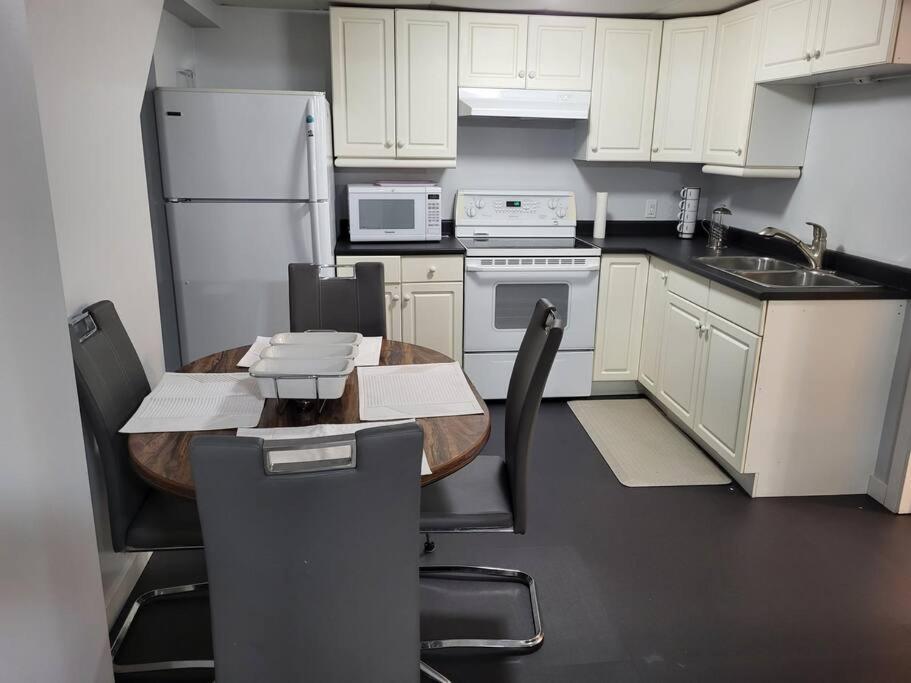 Private Basement Apartment *