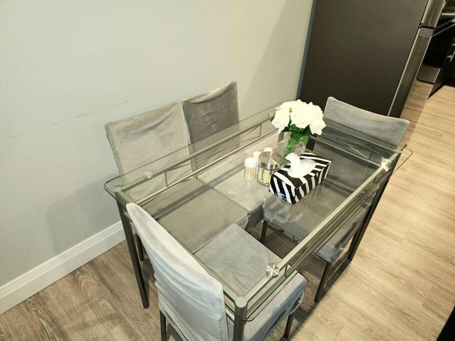 Cozy, Comfortable, Convenient - Your Ideal 2br Apartment *