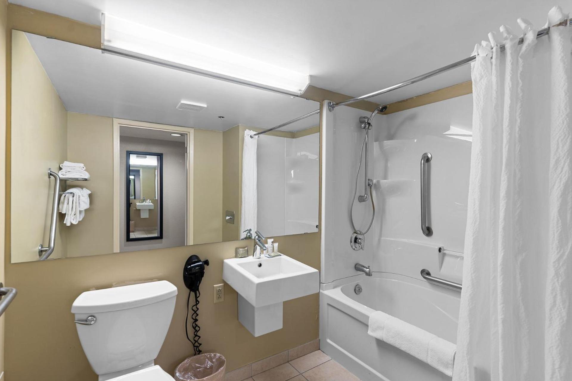 Hotel Country & By Radisson, Saskatoon, Sk 3*