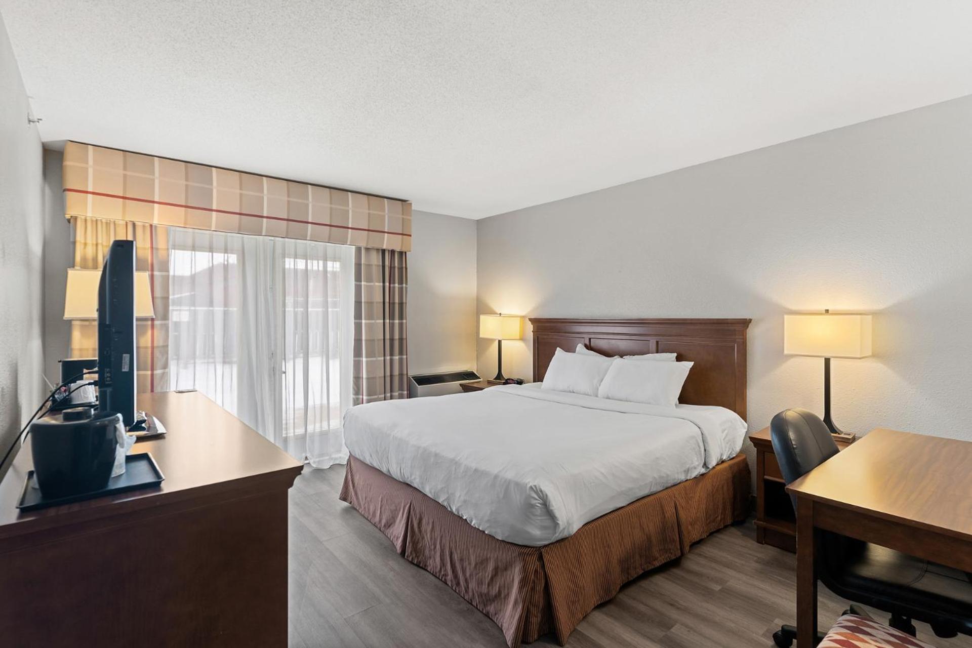 Country & By Radisson, Saskatoon, Sk