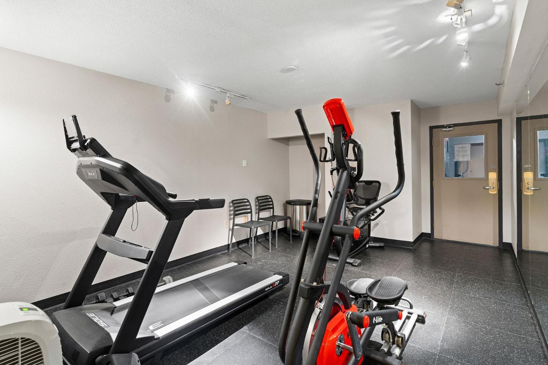 Hotel Country & By Radisson, Saskatoon, Sk 3*
