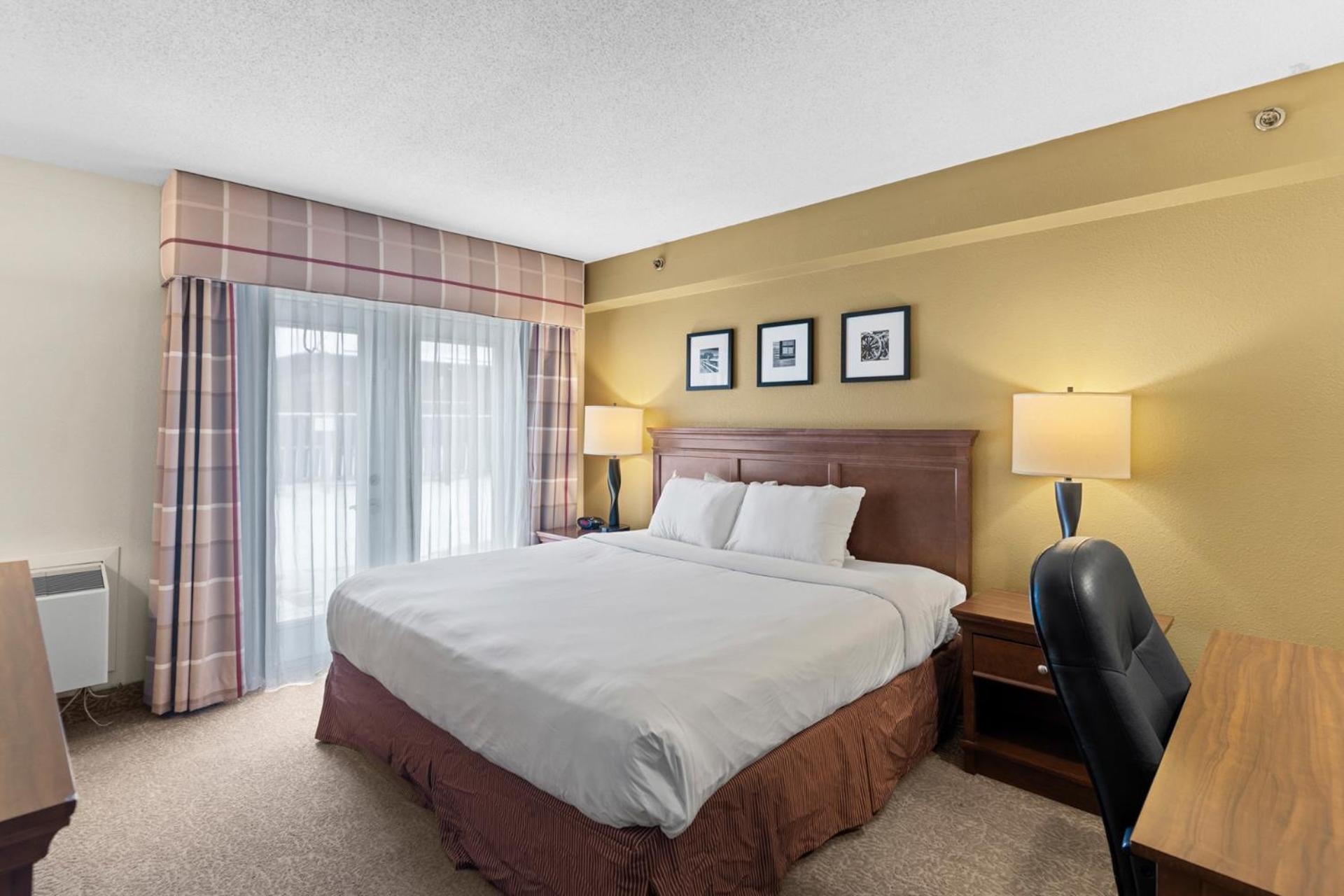 Country & By Radisson, Saskatoon, Sk