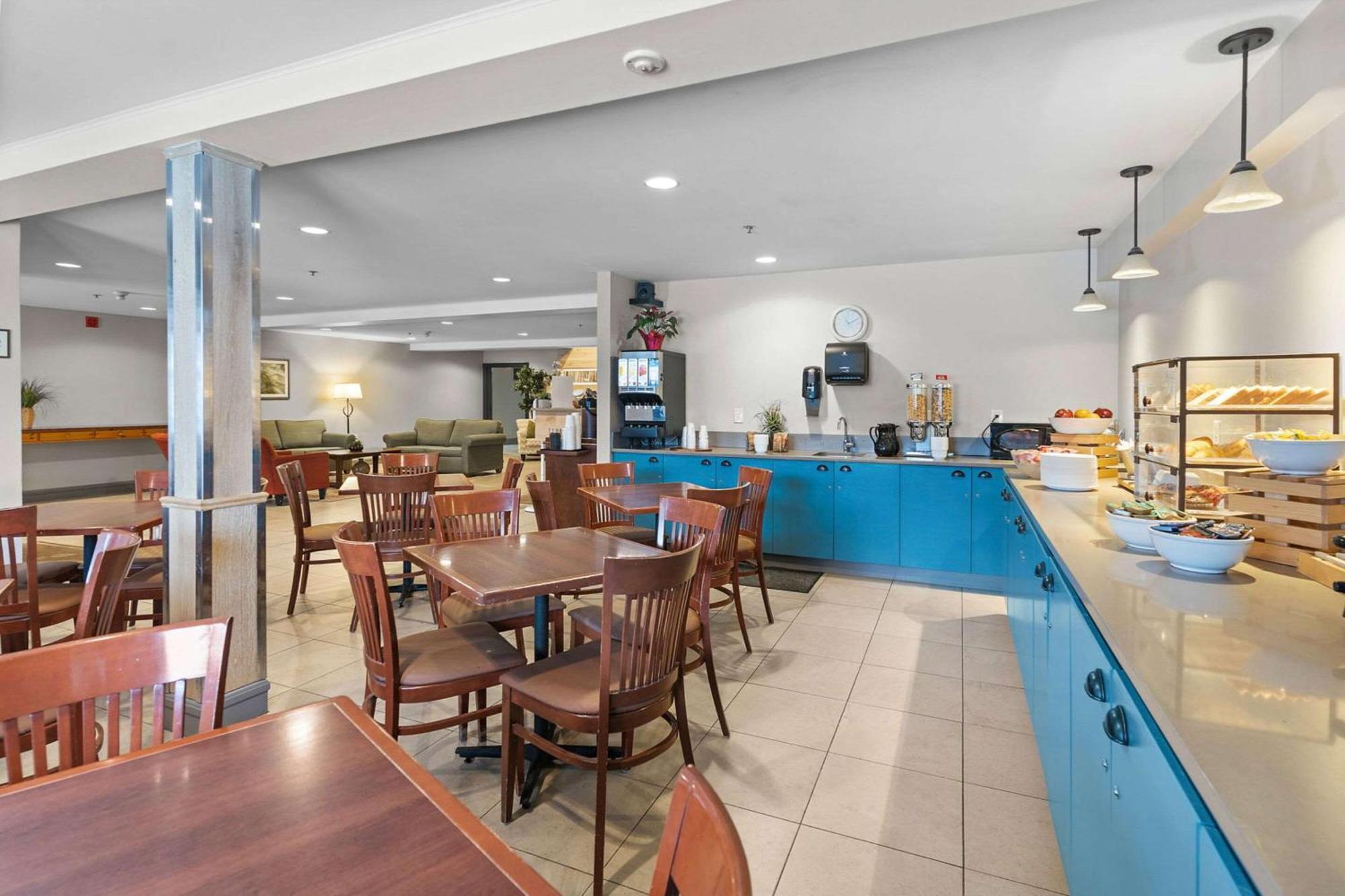 Hotel Country & By Radisson, Saskatoon, Sk