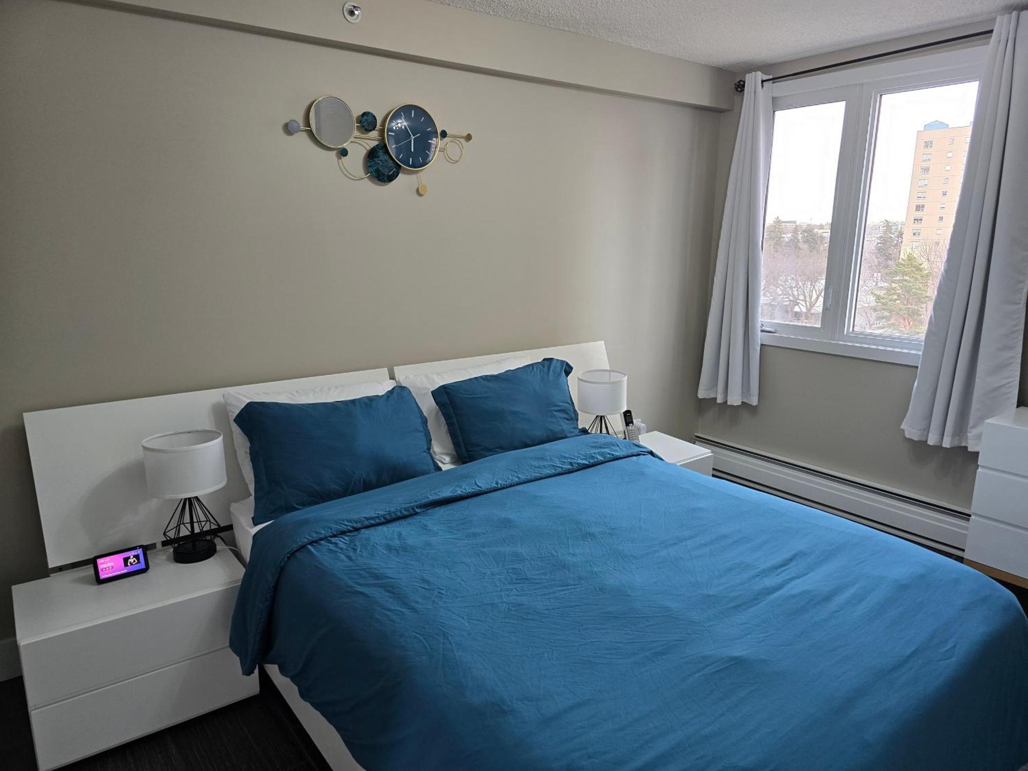 Apartment Smart Stylish Downtown Condo- 2 Bedrooms *