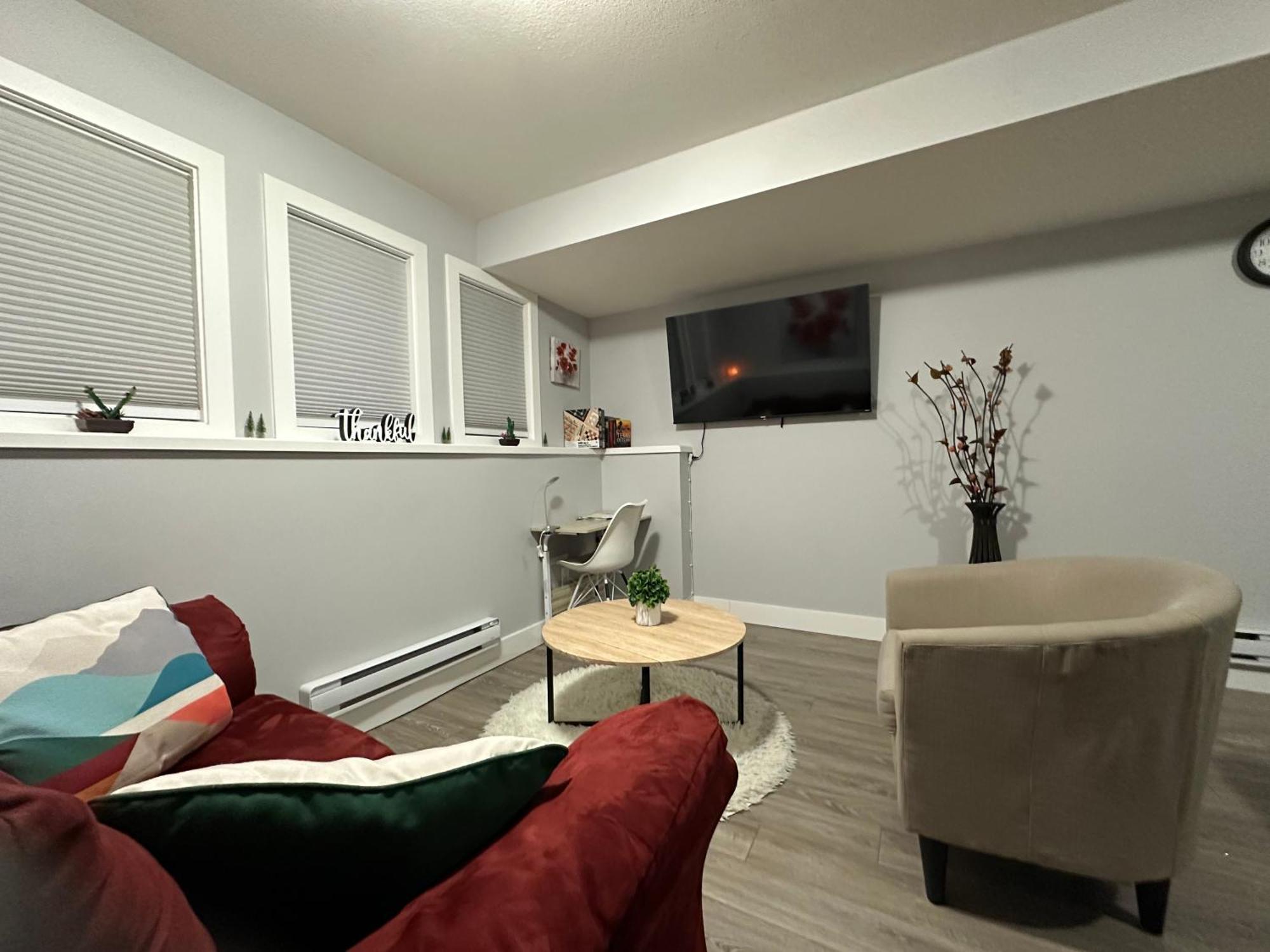 Exquisite Cozy Suite/full Amenities In Kensington *