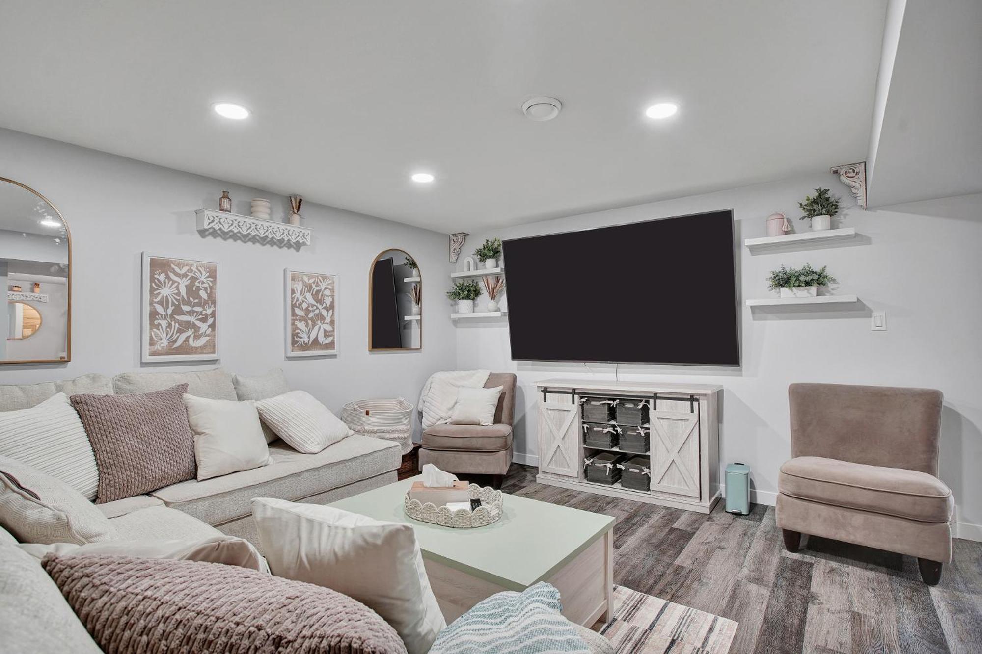 5 Bedroom-big Gatherings-patio-bbq-games * Saskatoon
