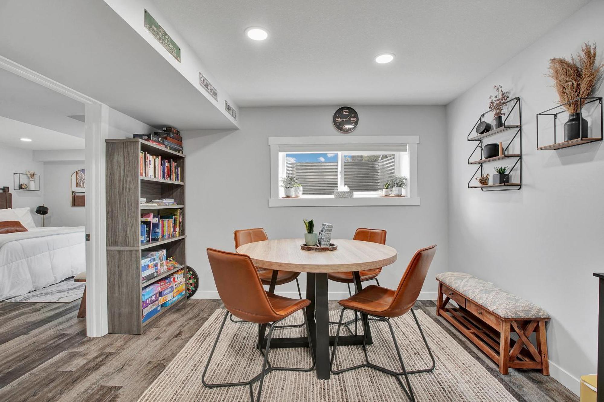 Holiday home 5 Bedroom-big Gatherings-patio-bbq-games Saskatoon