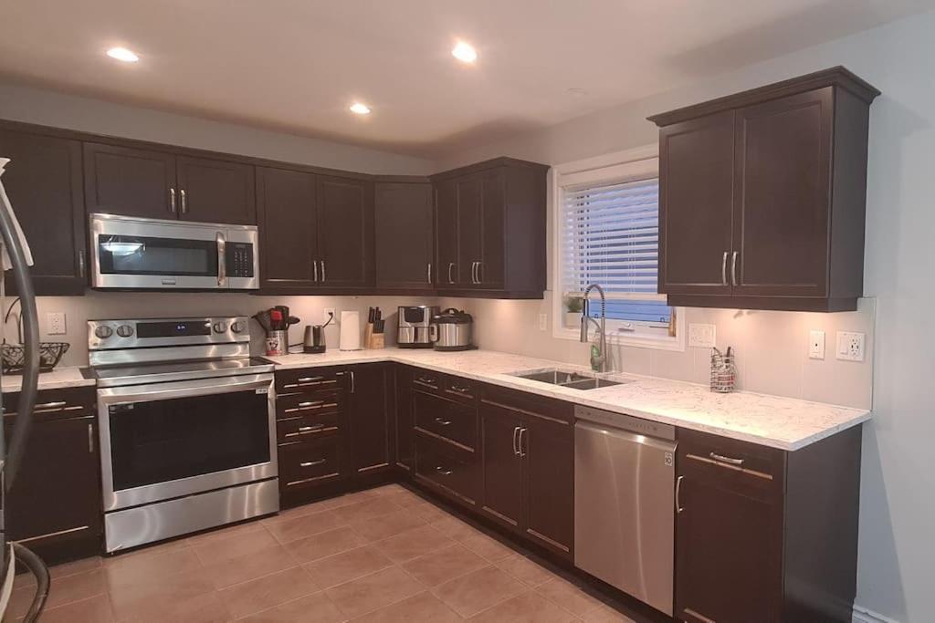 Spacious 4br-4ba House For Large Families & Group In Stonebridge *
