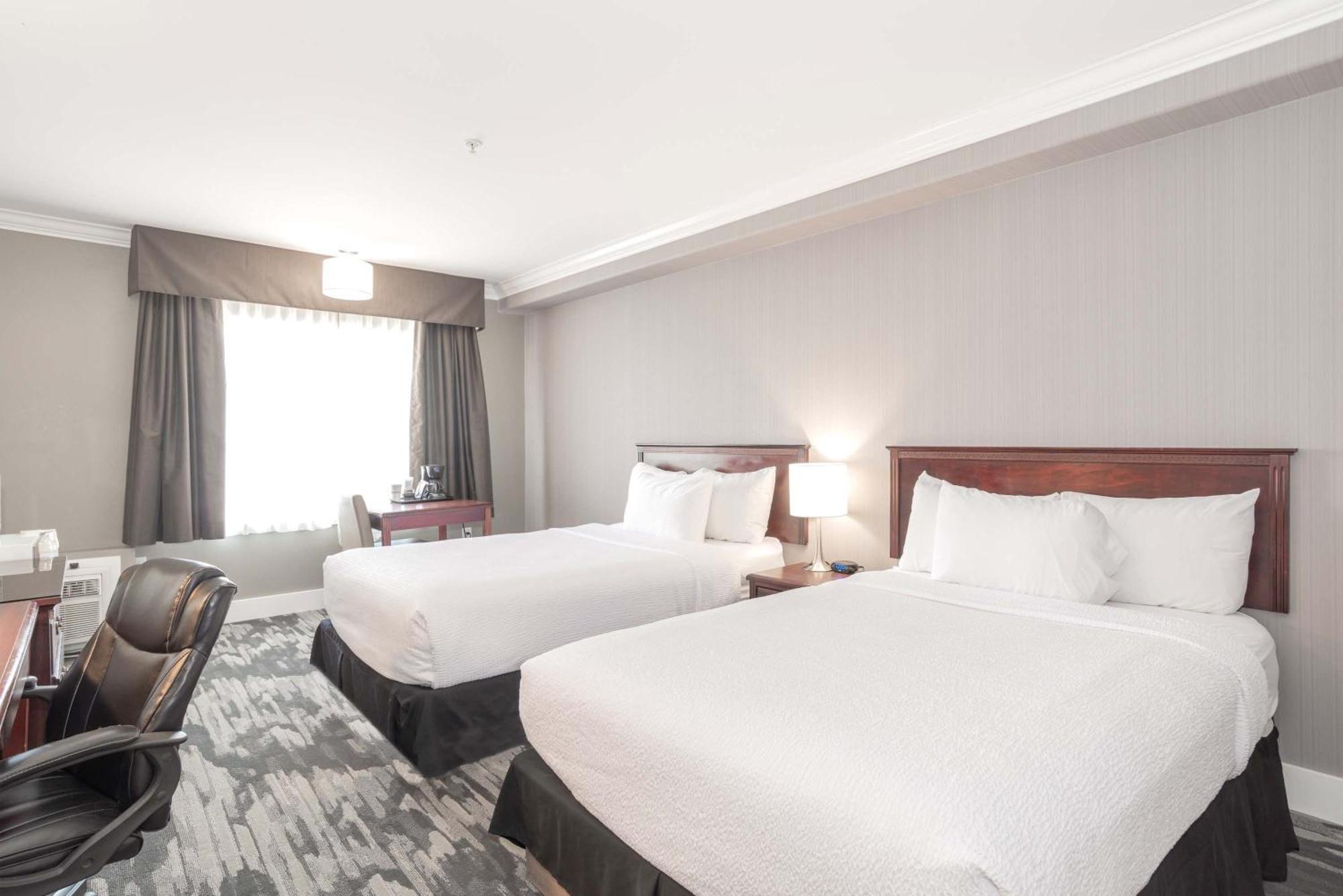 Hotel Sandman 3*