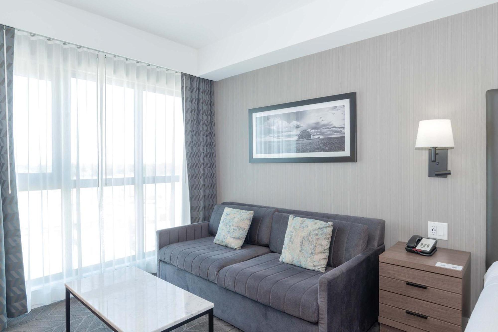 Hotel Sandman Signature South 4*