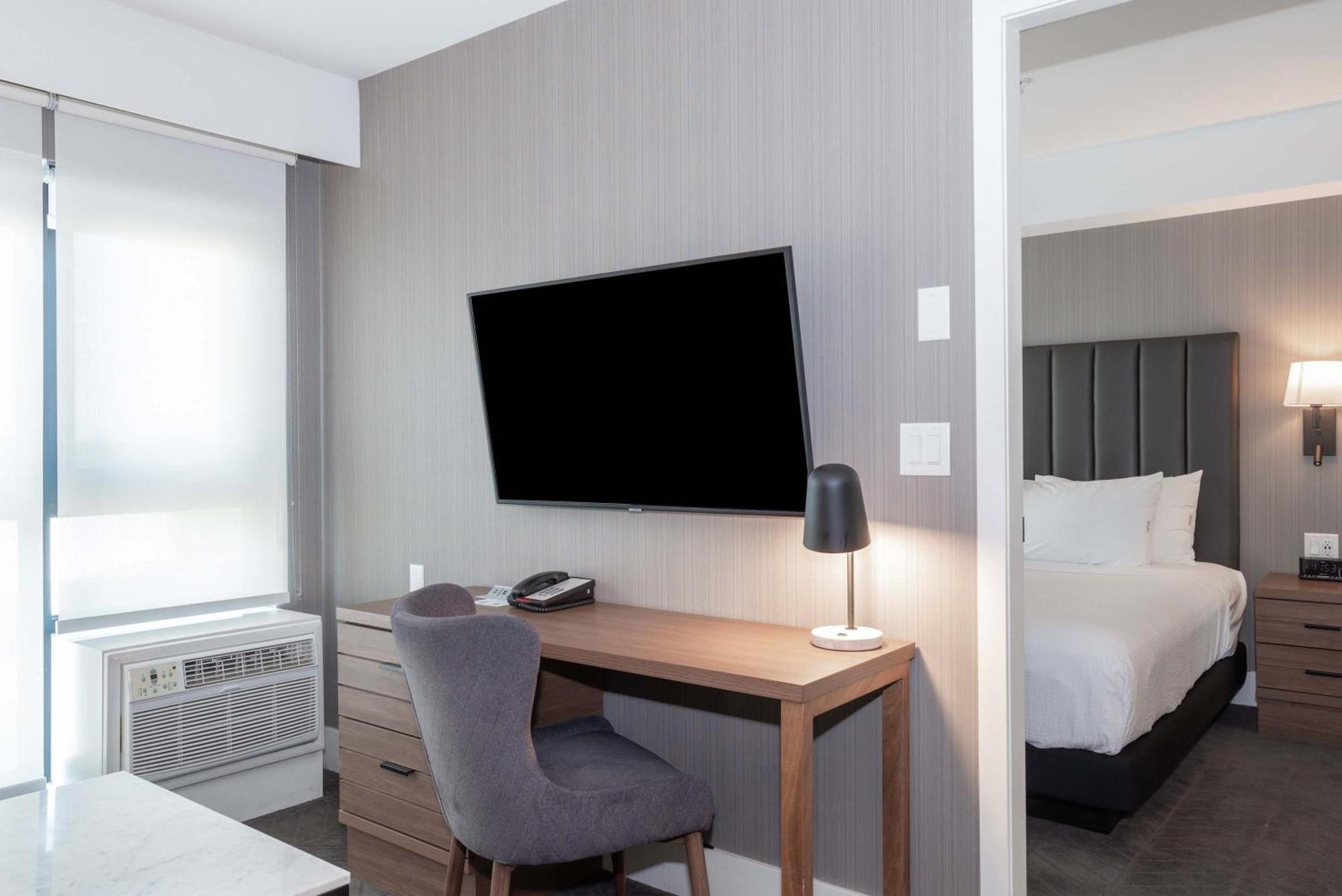 Sandman Signature South Hotel 4*