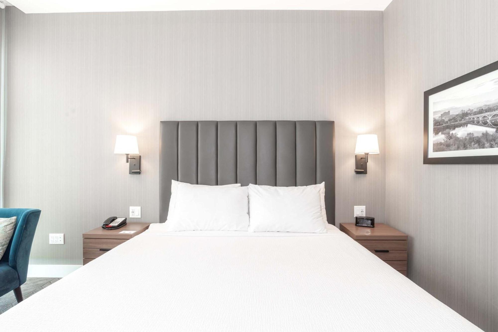 Hotel Sandman Signature South