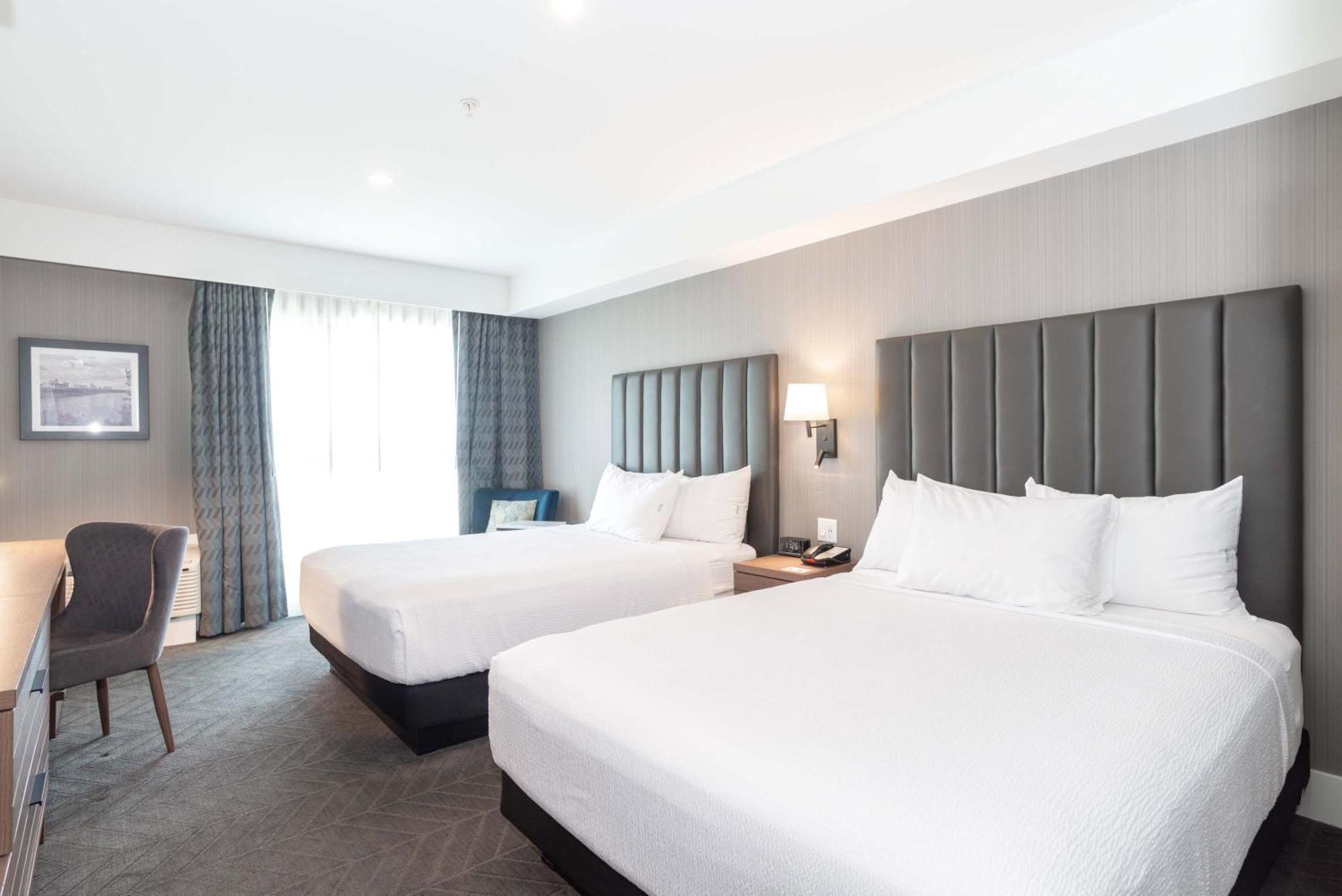 Hotel Sandman Signature South 4*