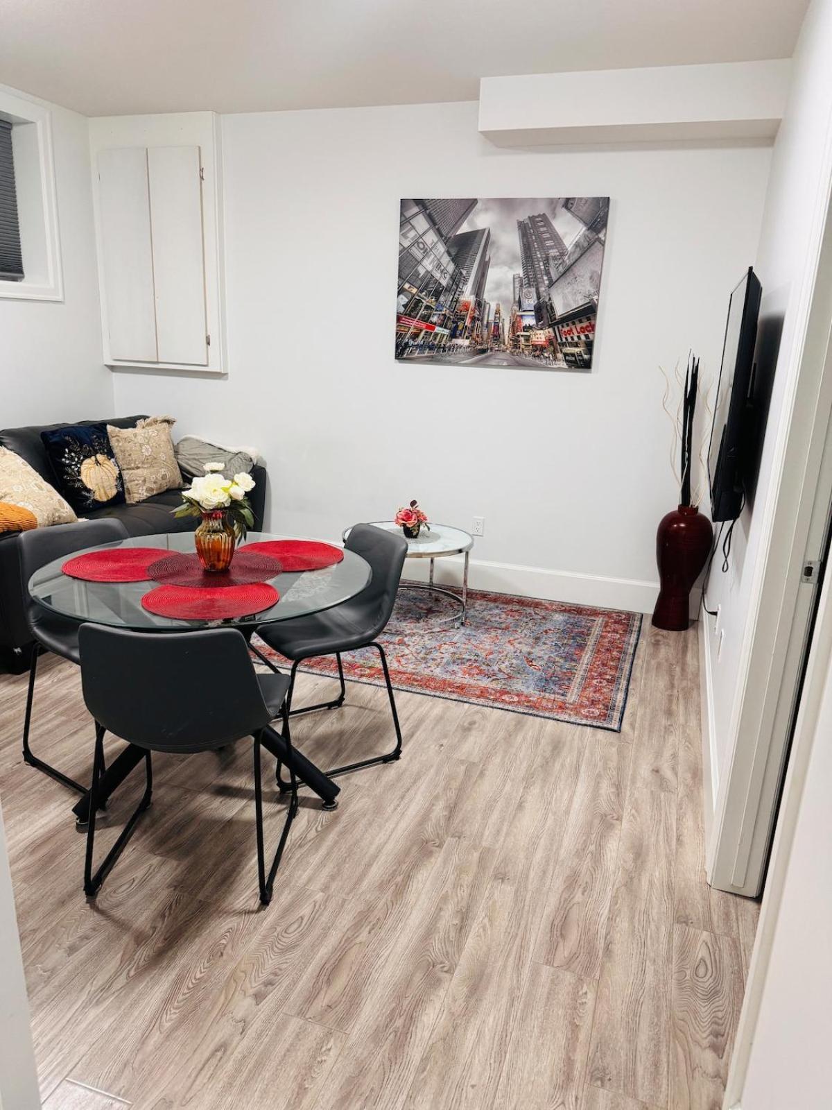 Apartment Nanone Signature- Adorable 2 Bedroom Saskatoon