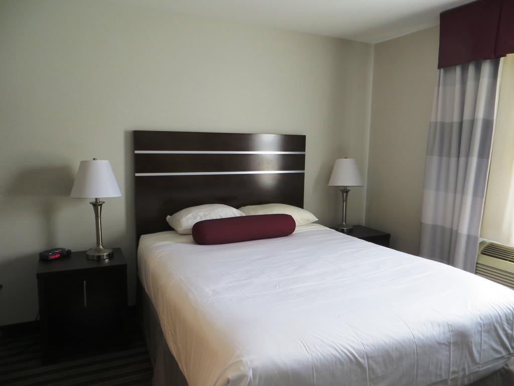 Hotel Super 8 By Wyndham Near Downtown 3*