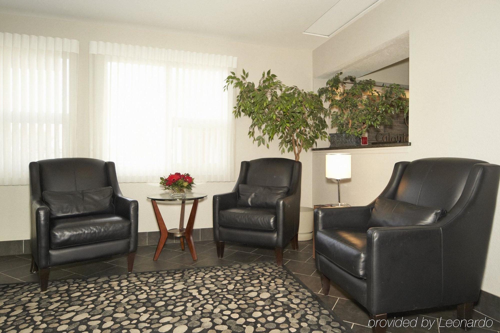 Colonial Square & Motel 3*