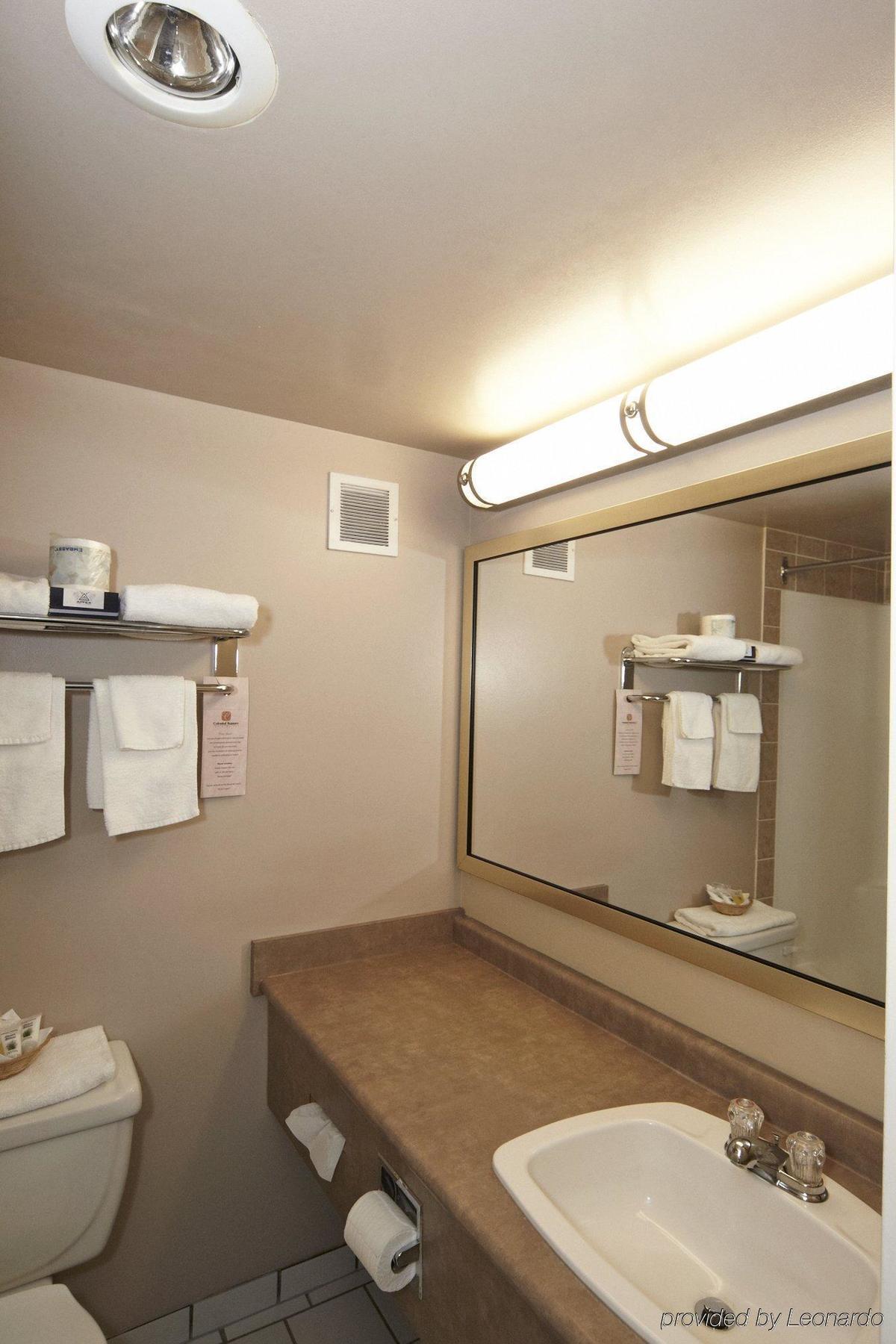 Colonial Square & 3* Saskatoon