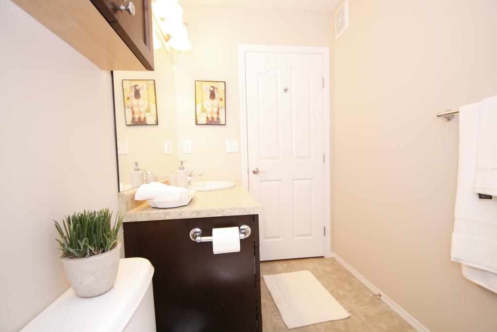 Holiday home Hampton 3bd 2br Near Airport By Prowess