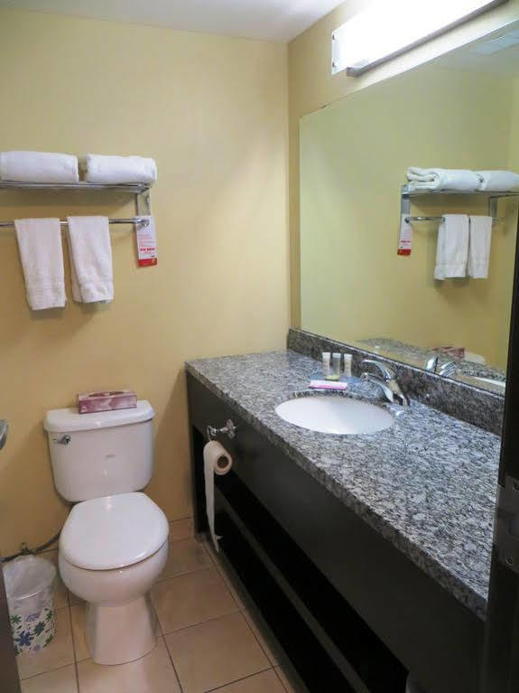Super 8 By Wyndham Near Downtown Hotel