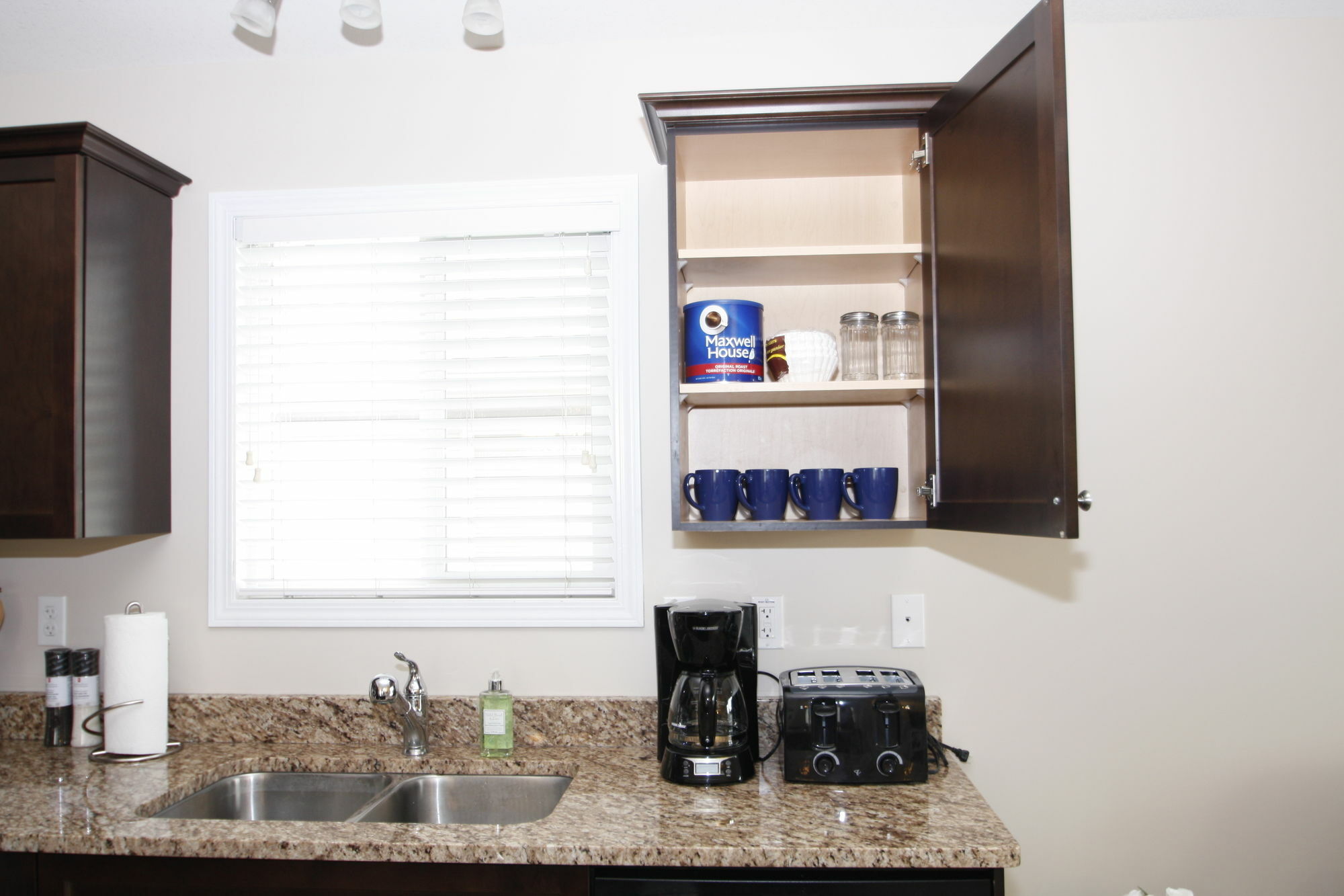 Hampton 3bd 2br Near Airport By Prowess