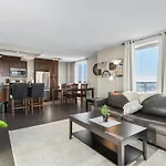 Superb 2 Bedroom Downtown With River View