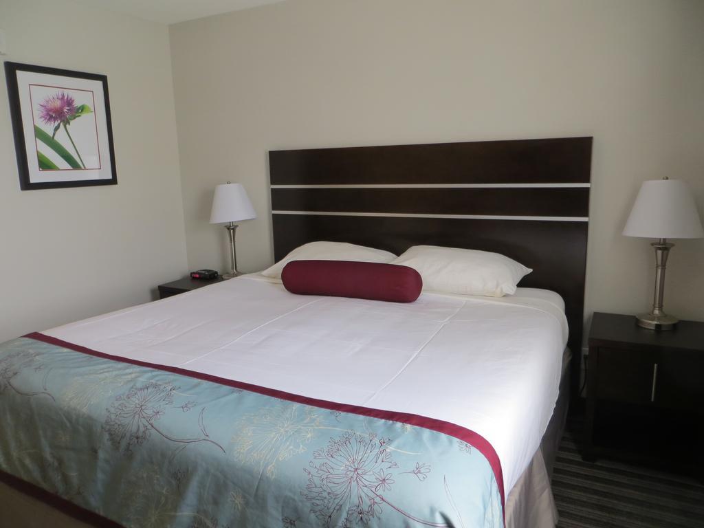 Super 8 By Wyndham Near Downtown