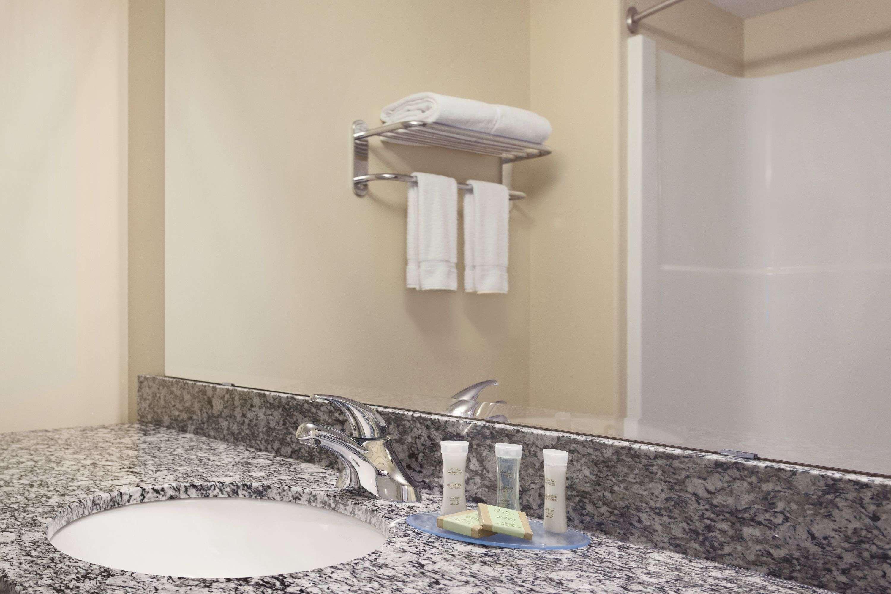 Hotel Super 8 By Wyndham Near Downtown Saskatoon