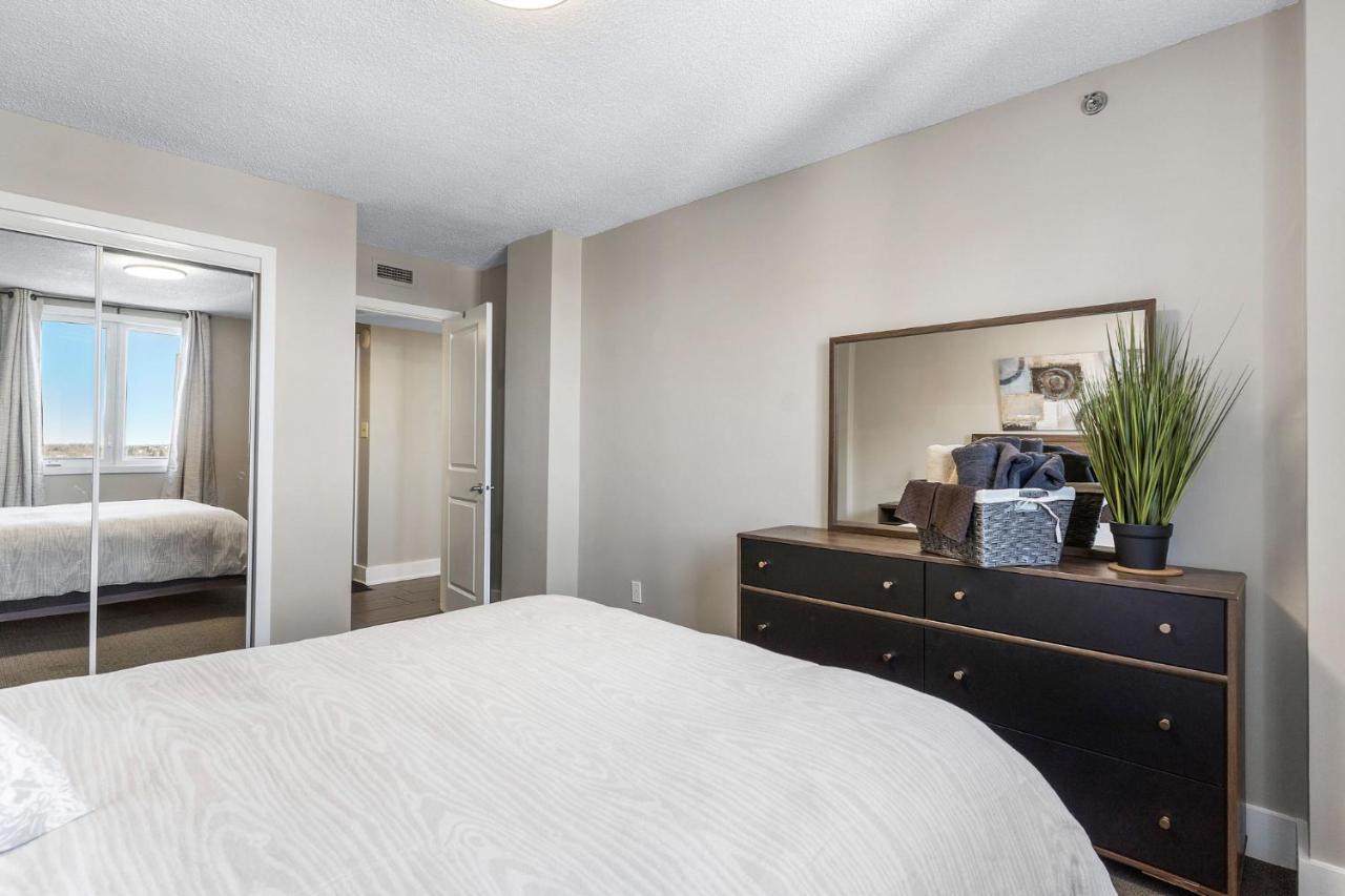 Superb 2 Bedroom Downtown With River View Apartment