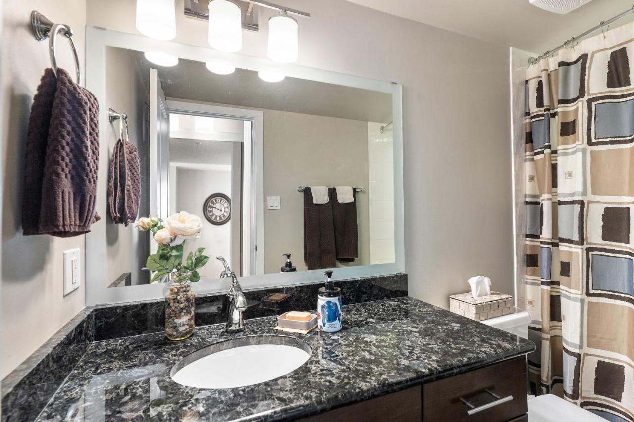 Apartment Superb 2 Bedroom Downtown With River View *