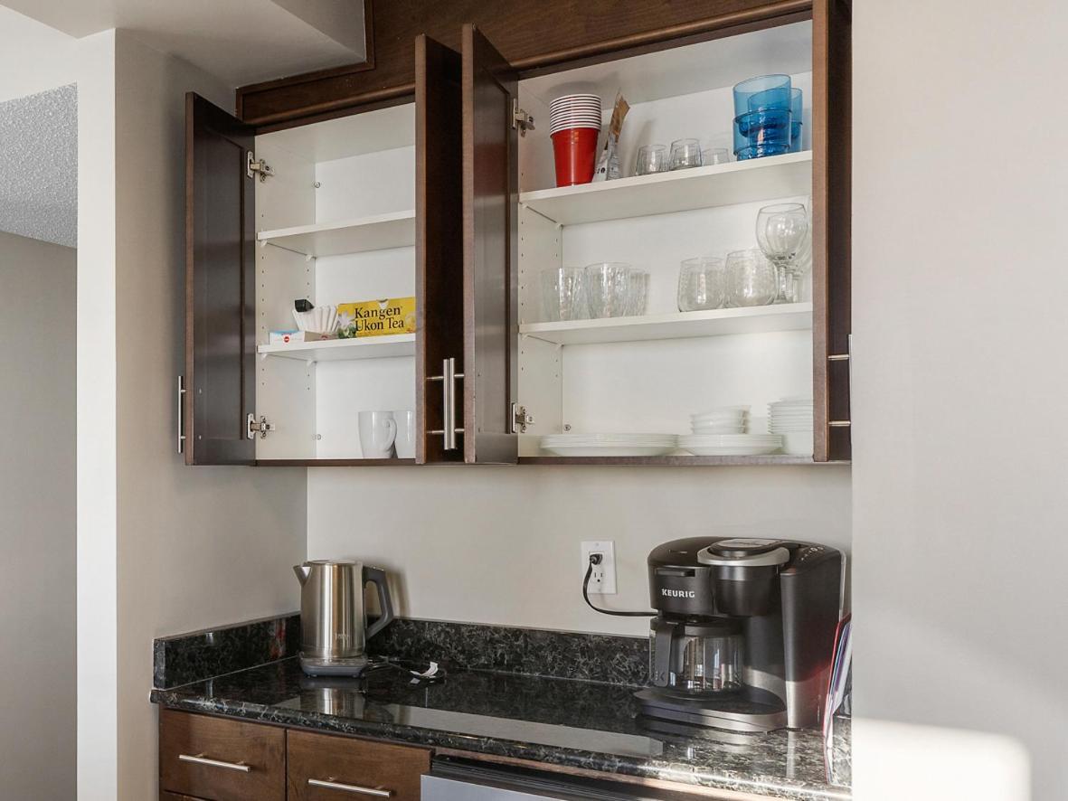 Superb 2 Bedroom Downtown With River View *