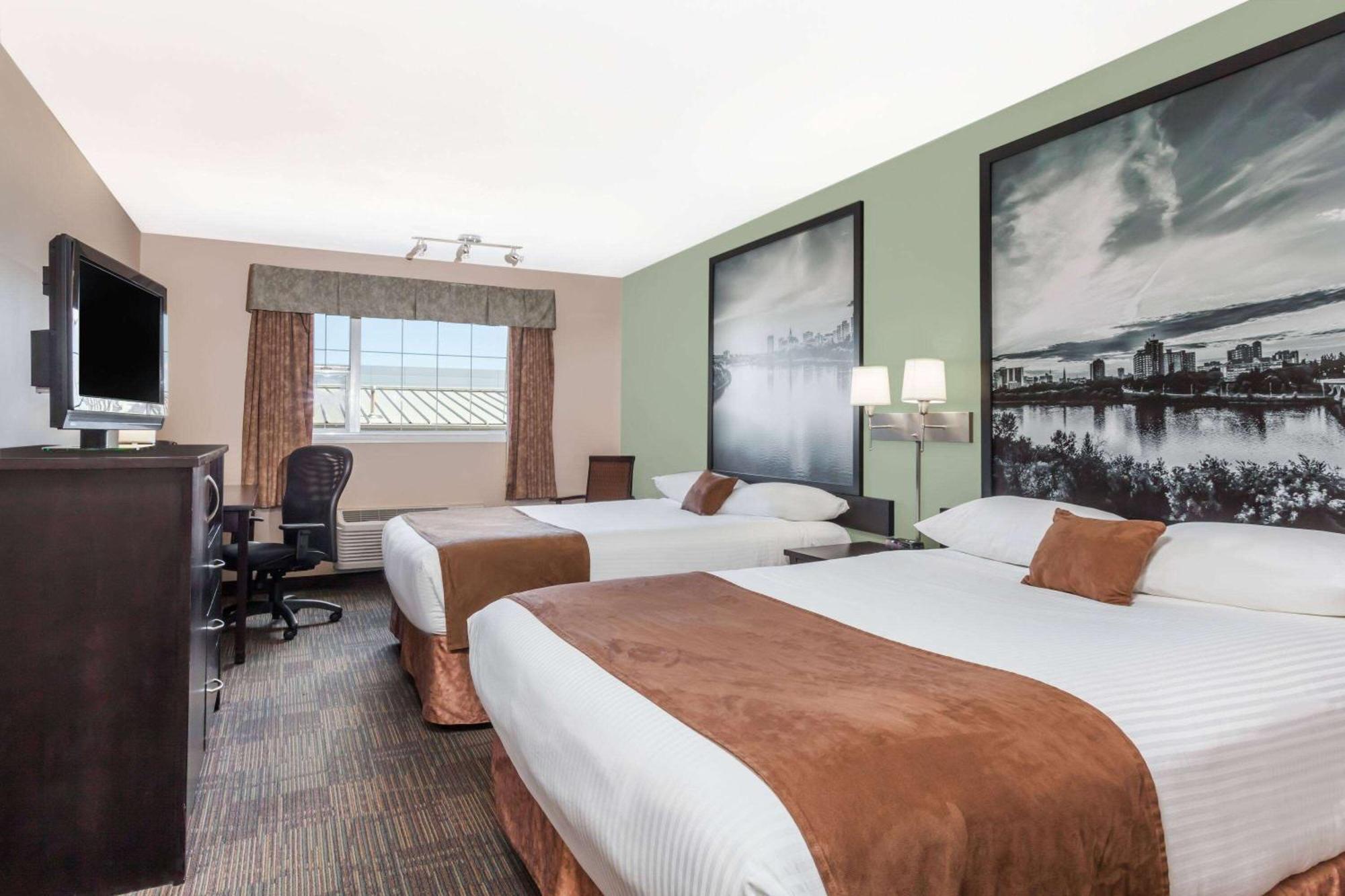 Super 8 By Wyndham Near Airport Hotel 2*
