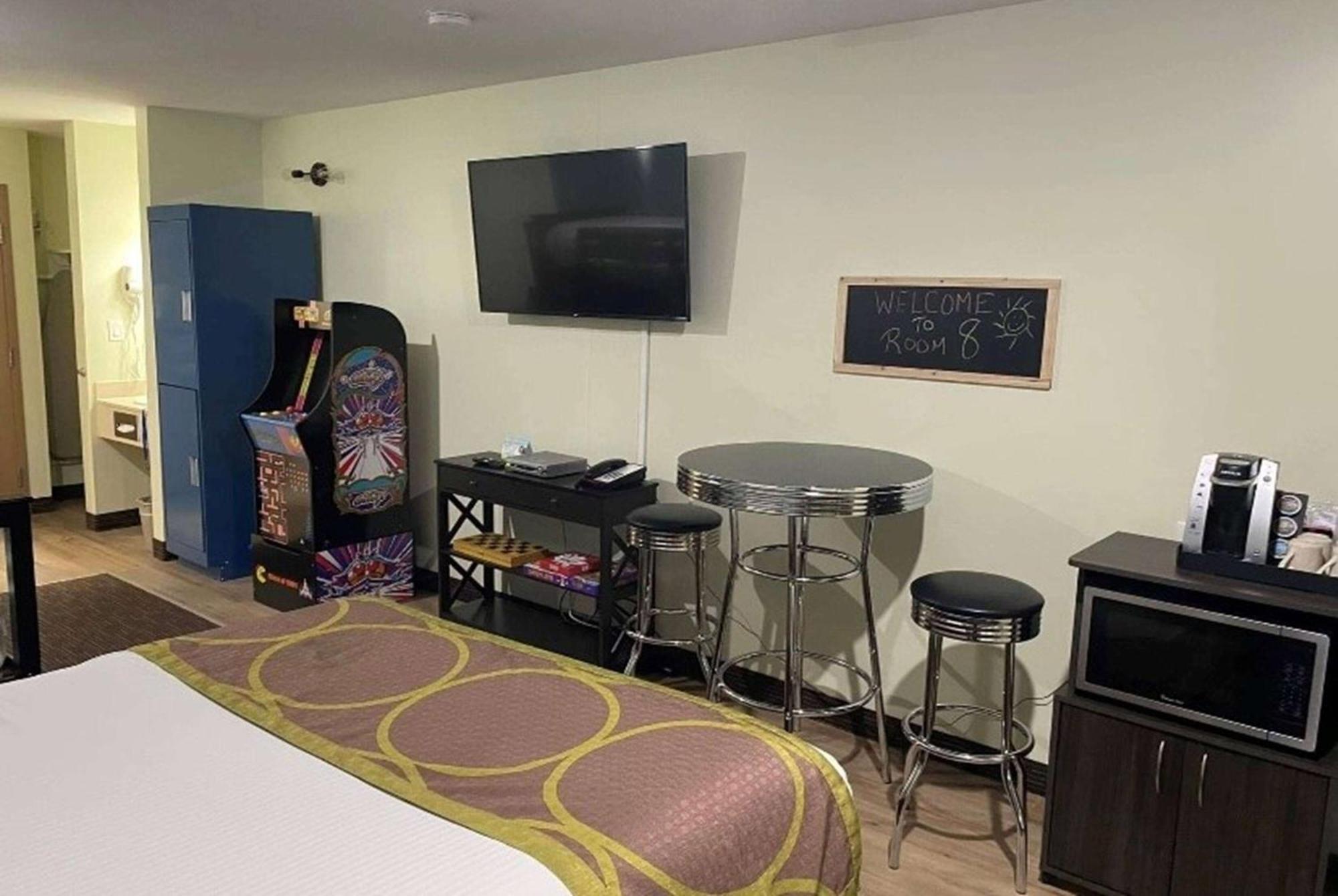 Hotel Super 8 By Wyndham Near Airport Saskatoon