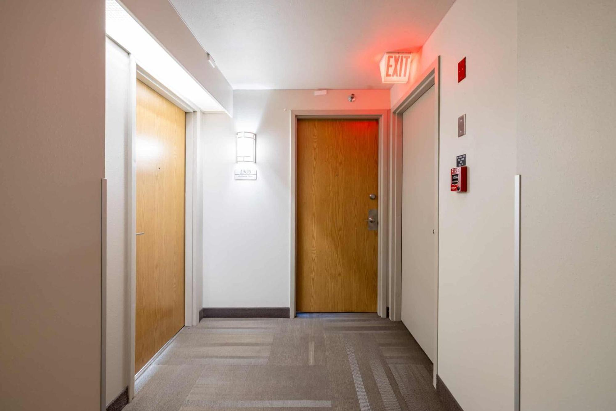 Apartment Hallmark Place *