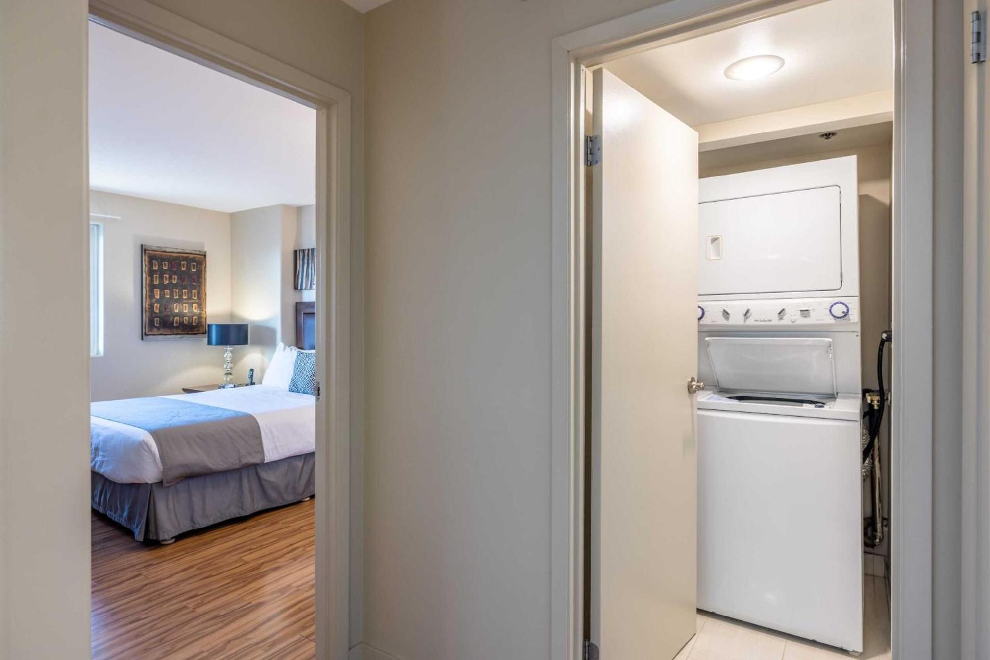 Hallmark Place Apartment *