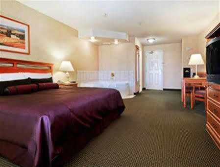 Hotel Days By Wyndham Saskatoon