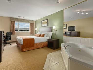 Hotel Super 8 By Wyndham Near Airport