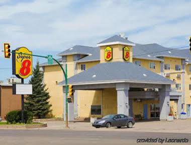 Super 8 By Wyndham Near Airport Hotel